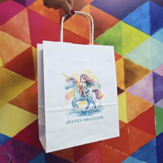 Torebki papierowe z nadrukiem JESTEŚ MAGICZNA na dzień kobiet dla dziewczynek
